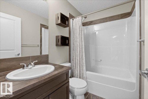 5220 20 Avenue Sw, Edmonton, AB - Indoor Photo Showing Bathroom
