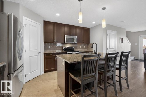5220 20 Avenue Sw, Edmonton, AB - Indoor Photo Showing Kitchen With Upgraded Kitchen