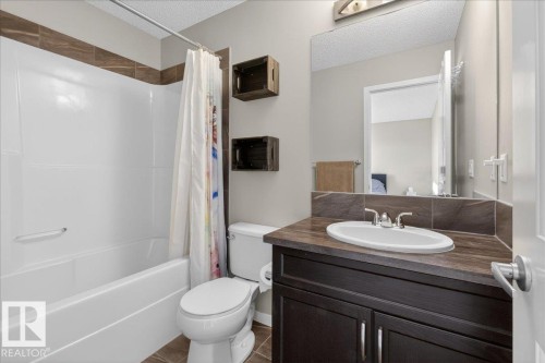 5220 20 Avenue Sw, Edmonton, AB - Indoor Photo Showing Bathroom