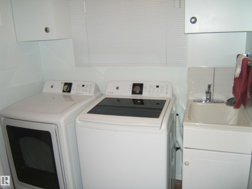 Laundry room with washer and clothes dryer - 4910 53 Avenue, Willingdon, AB 