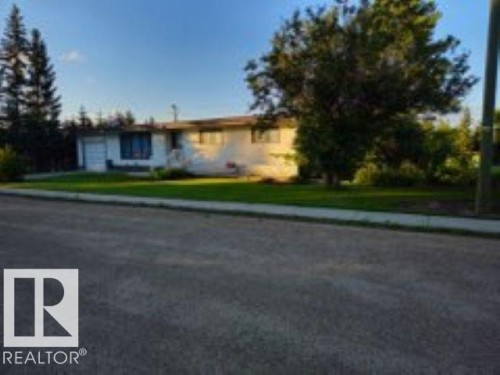 Ranch-style house featuring a garage and a front yard - 4910 53 Avenue, Willingdon, AB 