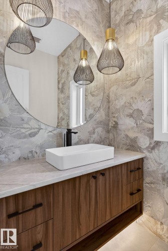 5820 110 Street, Edmonton, AB - Indoor Photo Showing Bathroom