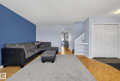 14816 47 Street, Edmonton, AB - Indoor Photo Showing Living Room