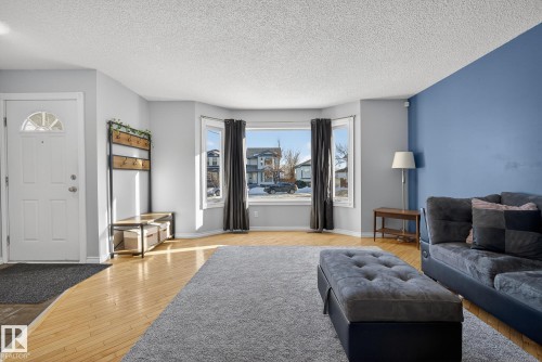 14816 47 Street, Edmonton, AB - Indoor Photo Showing Living Room