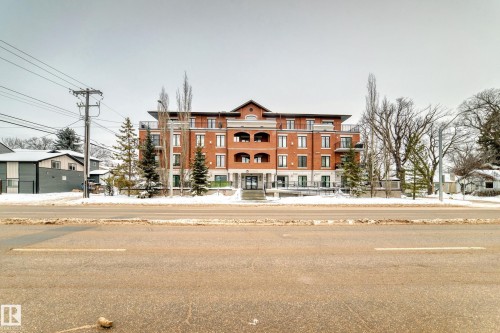 103 7907 109 Street, Edmonton, AB - Outdoor