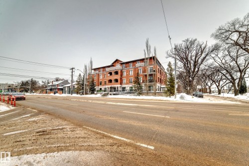 103 7907 109 Street, Edmonton, AB - Outdoor