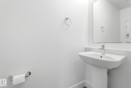 34 1391 Starling Drive, Edmonton, AB - Indoor Photo Showing Bathroom