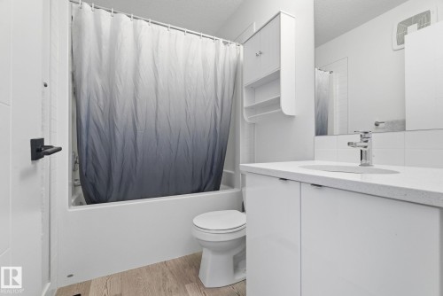 34 1391 Starling Drive, Edmonton, AB - Indoor Photo Showing Bathroom