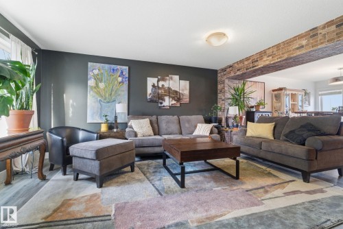 34 1391 Starling Drive, Edmonton, AB - Indoor Photo Showing Living Room