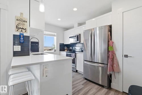 34 1391 Starling Drive, Edmonton, AB - Indoor Photo Showing Kitchen