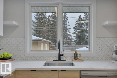 10239 50 Street, Edmonton, AB - Indoor Photo Showing Kitchen