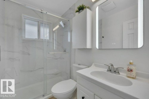 10239 50 Street, Edmonton, AB - Indoor Photo Showing Bathroom