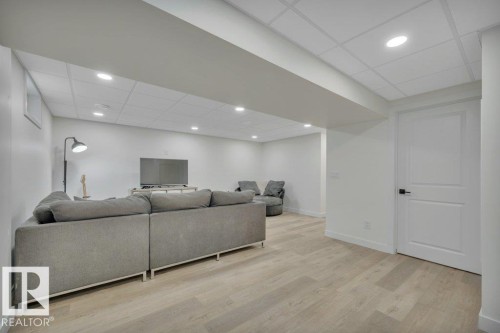 10239 50 Street, Edmonton, AB - Indoor