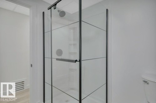 10239 50 Street, Edmonton, AB - Indoor Photo Showing Bathroom