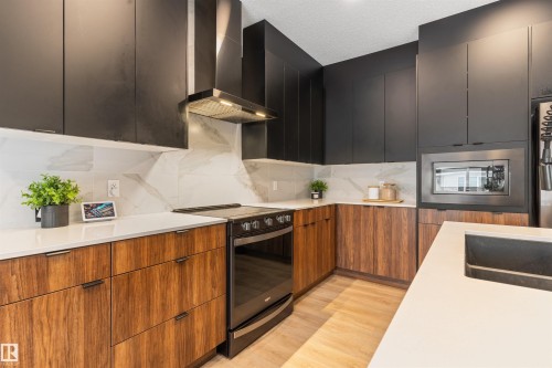 15832 22 Avenue, Edmonton, AB - Indoor Photo Showing Kitchen With Upgraded Kitchen