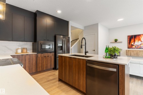15832 22 Avenue, Edmonton, AB - Indoor Photo Showing Kitchen