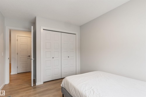 15832 22 Avenue, Edmonton, AB - Indoor Photo Showing Bedroom