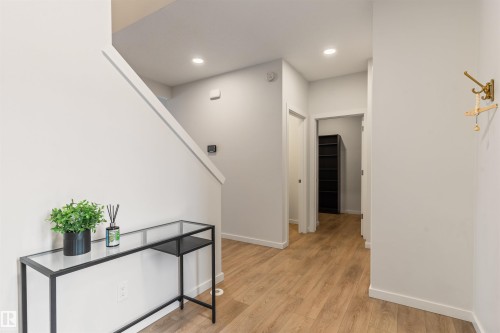 15832 22 Avenue, Edmonton, AB - Indoor Photo Showing Other Room