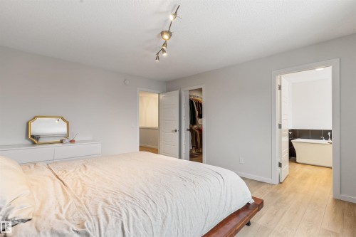 15832 22 Avenue, Edmonton, AB - Indoor Photo Showing Bedroom