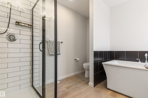 15832 22 Avenue, Edmonton, AB - Indoor Photo Showing Bathroom