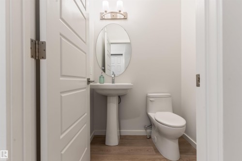 15832 22 Avenue, Edmonton, AB - Indoor Photo Showing Bathroom