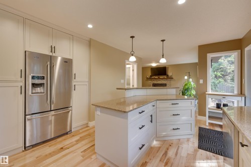 17623 53 Avenue, Edmonton, AB - Indoor Photo Showing Kitchen