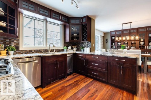 104 Quesnell Crescent, Edmonton, AB - Indoor Photo Showing Kitchen