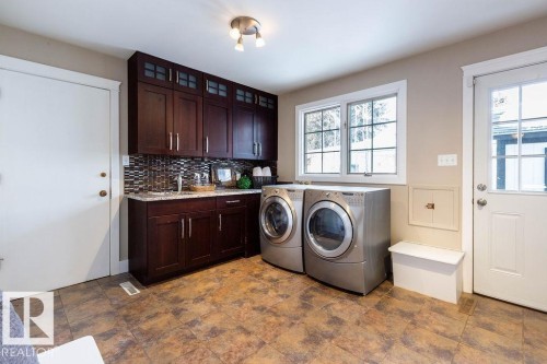 104 Quesnell Crescent, Edmonton, AB - Indoor Photo Showing Laundry Room