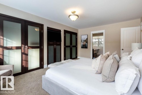 104 Quesnell Crescent, Edmonton, AB - Indoor Photo Showing Bedroom