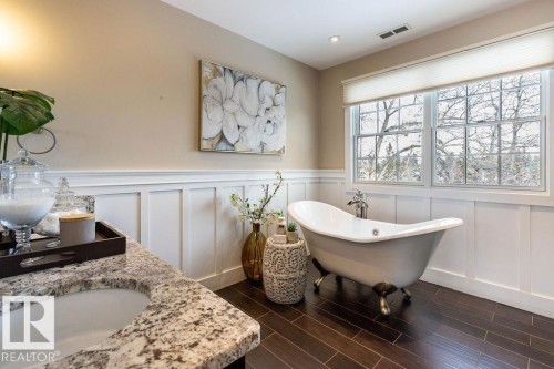 104 Quesnell Crescent, Edmonton, AB - Indoor Photo Showing Bathroom