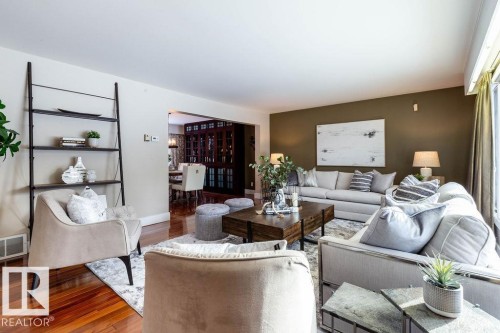 104 Quesnell Crescent, Edmonton, AB - Indoor Photo Showing Living Room