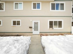 1460 LAKEWOOD Road W  Edmonton, AB T6K 3M2