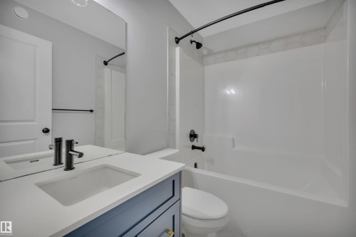 1558 Plum Circle Sw, Edmonton, AB - Indoor Photo Showing Bathroom
