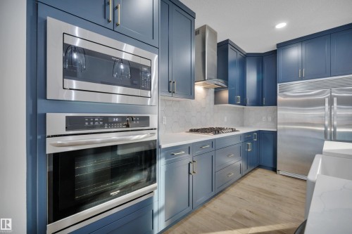 1558 Plum Circle Sw, Edmonton, AB - Indoor Photo Showing Kitchen With Upgraded Kitchen