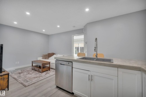 1558 Plum Circle Sw, Edmonton, AB - Indoor