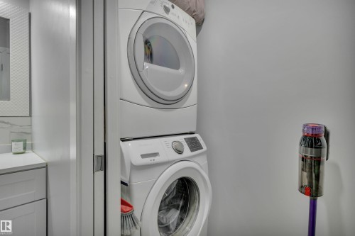 1558 Plum Circle Sw, Edmonton, AB - Indoor Photo Showing Laundry Room