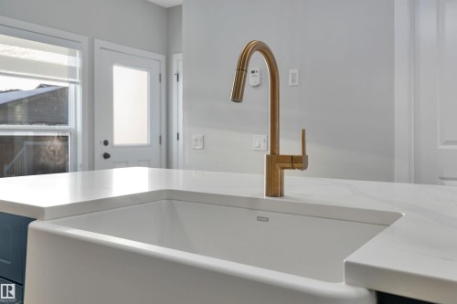 1558 Plum Circle Sw, Edmonton, AB - Indoor