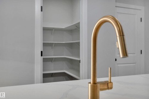 1558 Plum Circle Sw, Edmonton, AB - Indoor