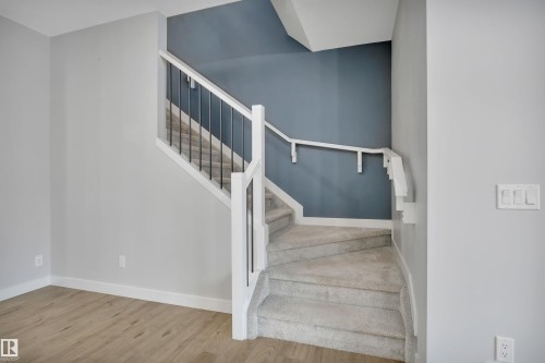 1558 Plum Circle Sw, Edmonton, AB - Indoor Photo Showing Other Room