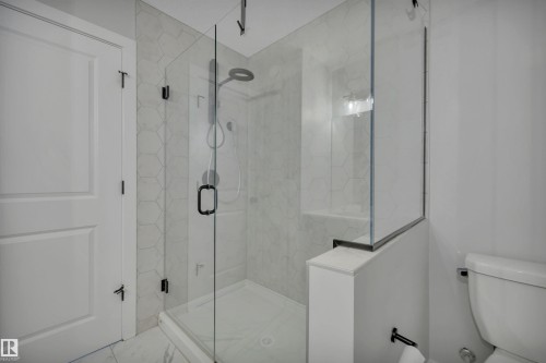 1558 Plum Circle Sw, Edmonton, AB - Indoor Photo Showing Bathroom
