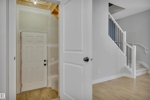 1558 Plum Circle Sw, Edmonton, AB - Indoor Photo Showing Other Room