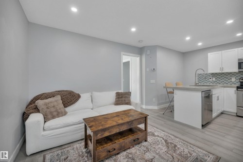 1558 Plum Circle Sw, Edmonton, AB - Indoor