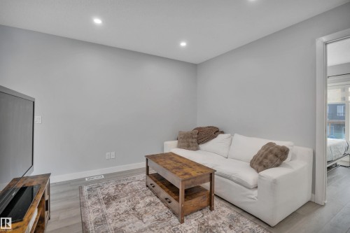 1558 Plum Circle Sw, Edmonton, AB - Indoor