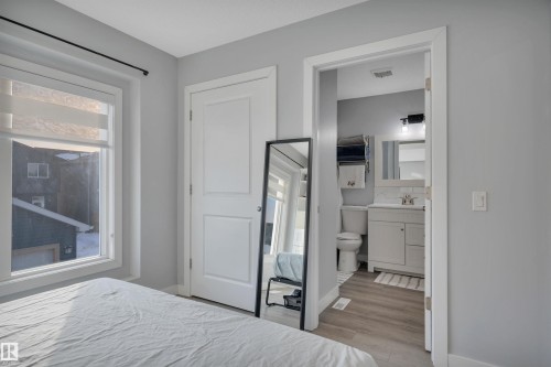 1558 Plum Circle Sw, Edmonton, AB - Indoor Photo Showing Bedroom