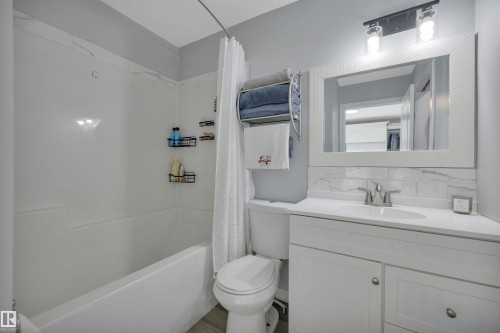 1558 Plum Circle Sw, Edmonton, AB - Indoor Photo Showing Bathroom