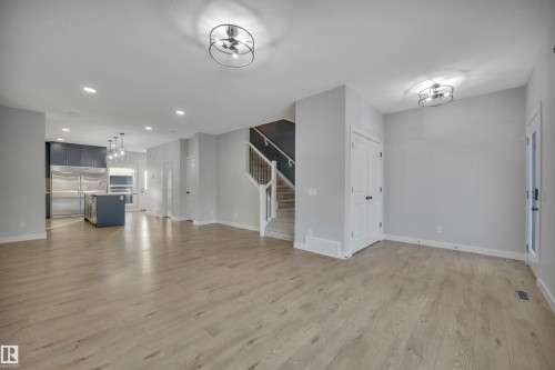 1558 Plum Circle Sw, Edmonton, AB - Indoor