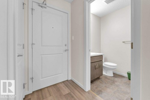 116 5404 7 Avenue Sw, Edmonton, AB - Indoor Photo Showing Bathroom
