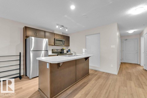116 5404 7 Avenue Sw, Edmonton, AB - Indoor Photo Showing Kitchen