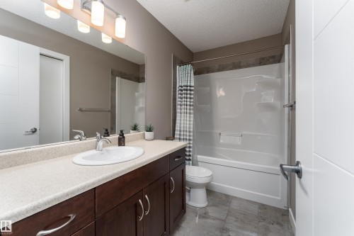 2211 Calhoun Link Sw, Edmonton, AB - Indoor Photo Showing Bathroom