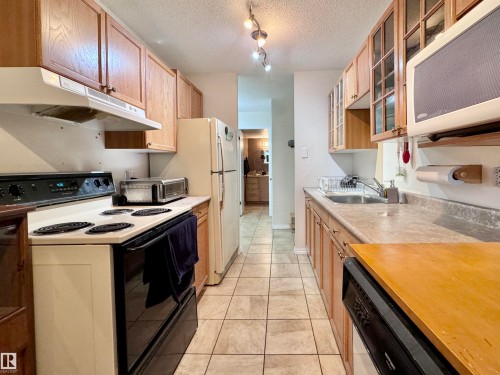 503 9737 112 Street, Edmonton, AB - Indoor Photo Showing Kitchen